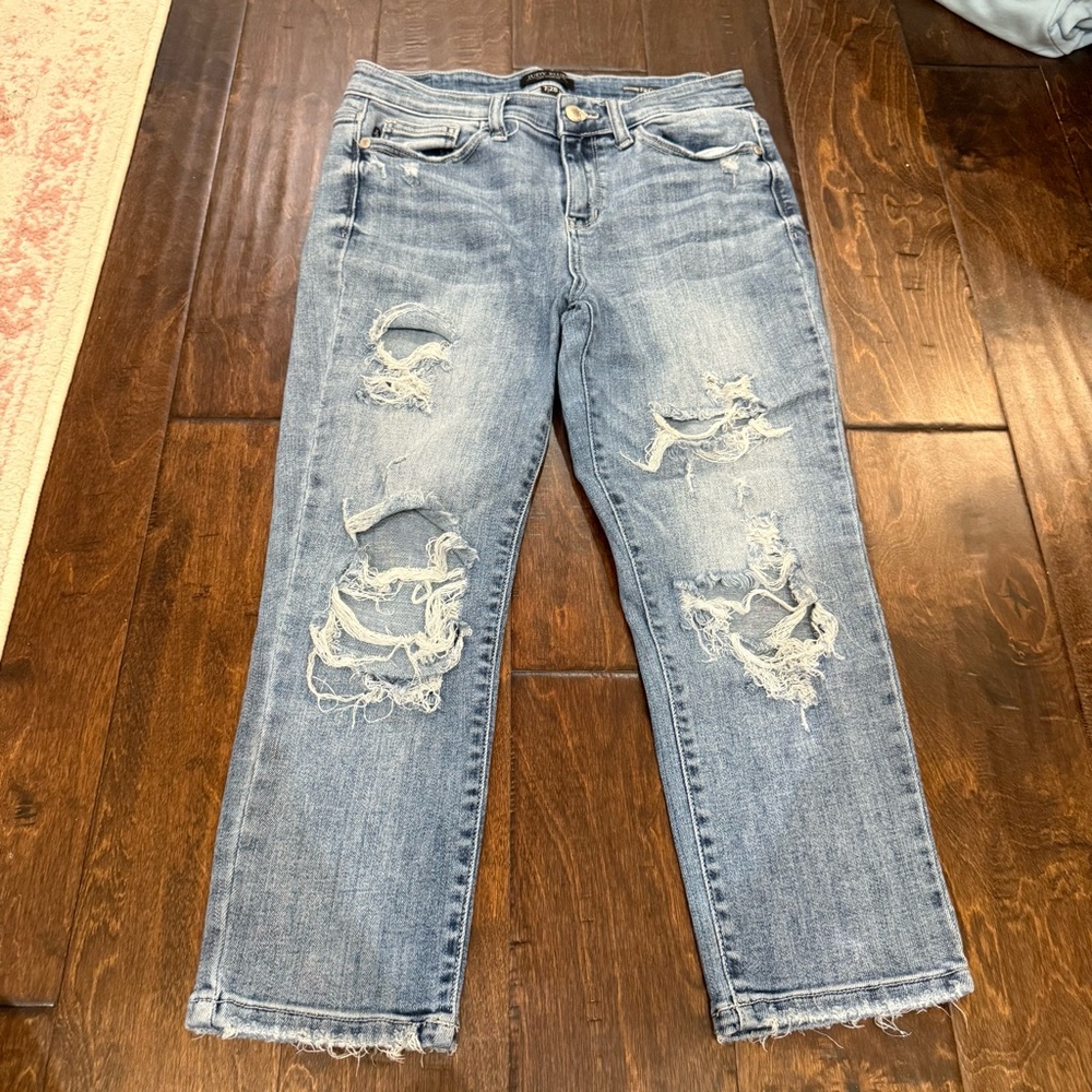 Judy Blue Mid Rise Skinny Fit Capri Distressed Holes Frayed size 7/28